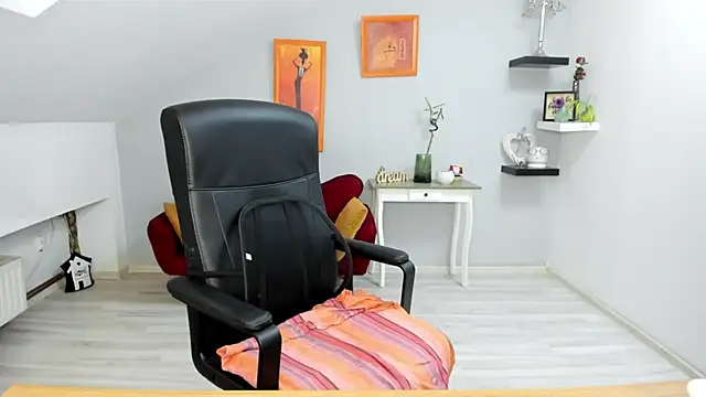 Snapshot of LollaGirl chatting on September 19, 2025, 3:21 am LollaGirl online show from September 19, 2025, 3:21 am