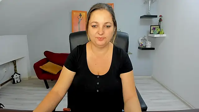 Snapshot of LollaGirl chatting on October 17, 2025, 3:21 am LollaGirl online show from October 17, 2025, 3:21 am