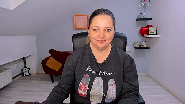 LollaGirl online show from March 27, 2026, 4:21 am