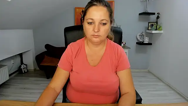 Snapshot of LollaGirl chatting on September 10, 2025, 3:38 am LollaGirl online show from September 10, 2025, 3:38 am