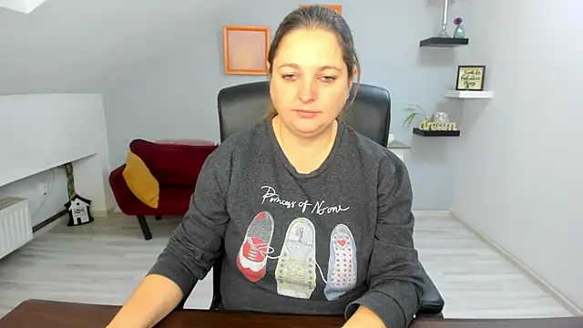 Snapshot of LollaGirl chatting on December 1, 2025, 4:13 am LollaGirl online show from December 1, 2025, 4:13 am