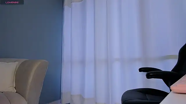 BrookeMiller online show from November 8, 2025, 7:39 pm