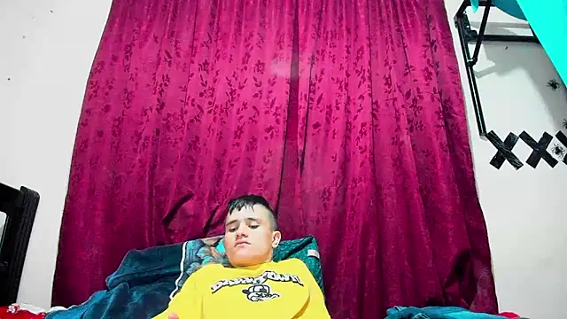 Snapshot of davidlatin66 chatting on October 8, 2025, 12:12 am davidlatin66 online show from October 8, 2025, 12:12 am