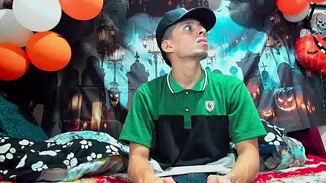 Snapshot of davidlatin66 chatting on October 17, 2025, 1:20 am davidlatin66 online show from October 17, 2025, 1:20 am