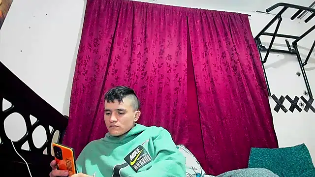 Snapshot of davidlatin66 chatting on October 6, 2025, 4:24 am davidlatin66 online show from October 6, 2025, 4:24 am