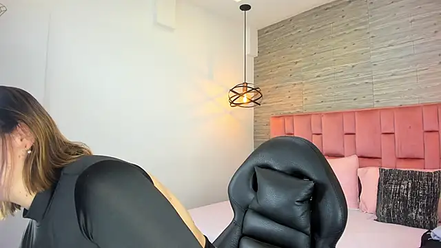 SarahDeyvis online show from September 19, 2025, 2:54 pm