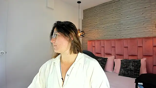 SarahDeyvis online show from September 17, 2025, 4:09 pm