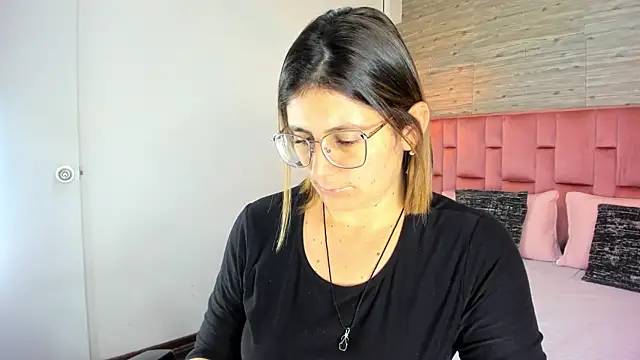 SarahDeyvis online show from September 18, 2025, 6:22 pm