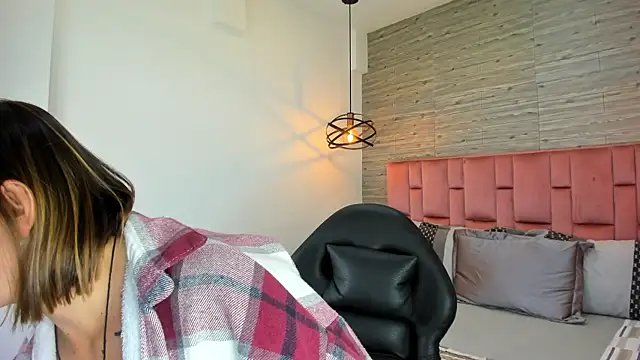 SarahDeyvis online show from October 3, 2025, 2:29 pm