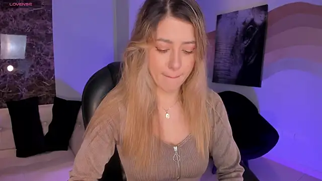 Snapshot of EveBensonX chatting on February 11, 2026, 1:11 pm EveBensonX online show from February 11, 2026, 1:11 pm