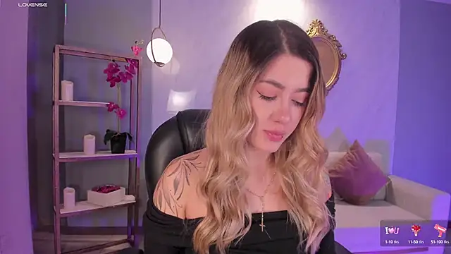 EveBensonX online show from September 19, 2025, 6:23 pm