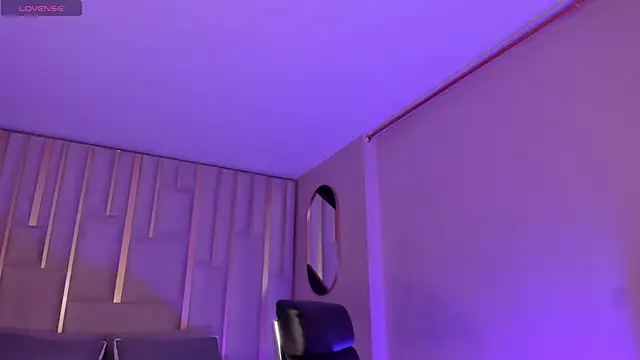 EveBensonX online show from April 16, 2026, 9:39 pm