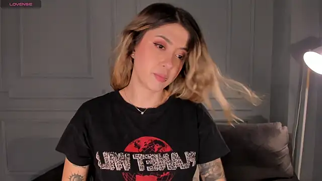 EveBensonX online show from April 13, 2026, 8:02 pm