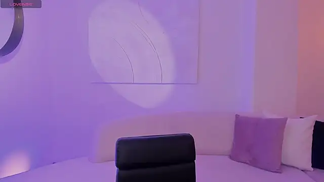 EveBensonX online show from March 11, 2025, 12:50 pm