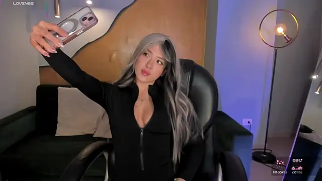 EveBensonX online show from October 8, 2025, 12:50 pm