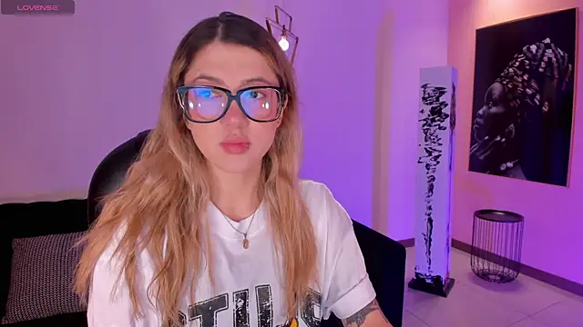 Snapshot of EveBensonX chatting on February 25, 2026, 1:00 pm EveBensonX online show from February 25, 2026, 1:00 pm