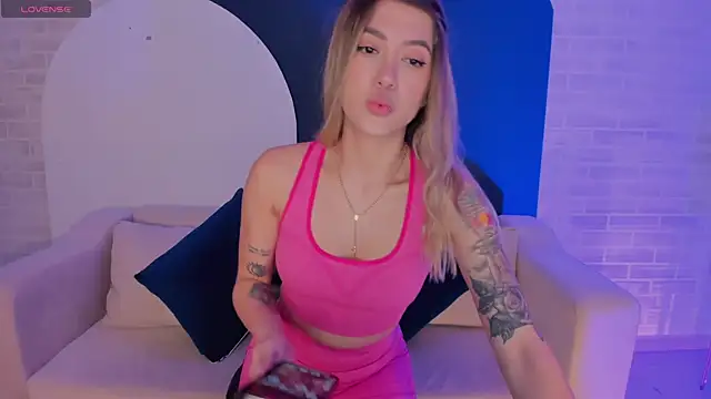 EveBensonX online show from March 21, 2025, 12:17 pm