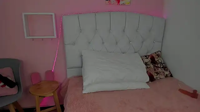 18candys online show from February 18, 2025, 10:14 pm