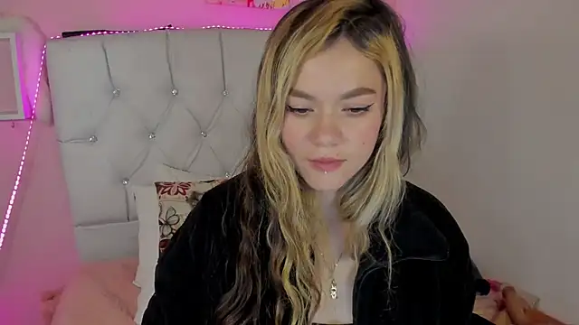 18candys online show from March 5, 2026, 11:21 pm