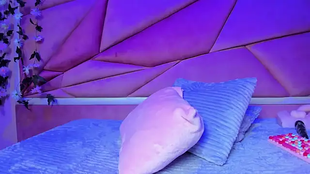 luna miler  online show from October 29, 2025, 2:54 am