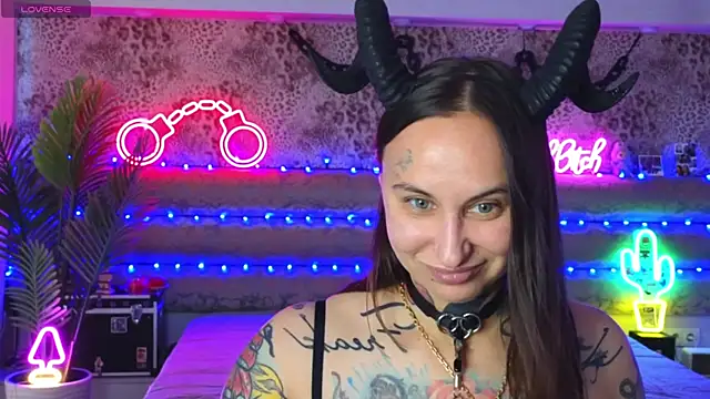 Cool Freak  online show from June 21, 2026, 10:21 am