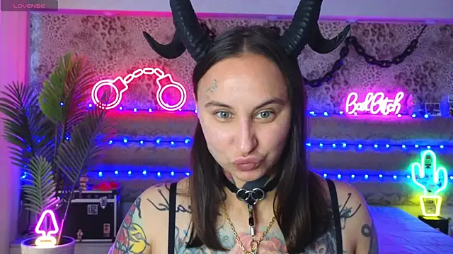 Cool Freak  online show from June 26, 2026, 10:21 am