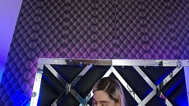 victoriaa lee  online show from June 2, 2026, 7:47 pm
