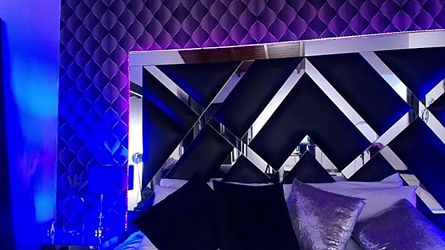 victoriaa lee  online show from September 13, 2025, 7:03 pm