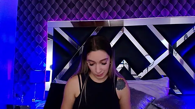 victoriaa lee  online show from September 29, 2025, 7:52 pm