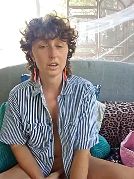 Snapshot of mossy_kiss chatting on September 18, 2025, 6:44 pm mossy kiss online show from September 18, 2025, 6:44 pm