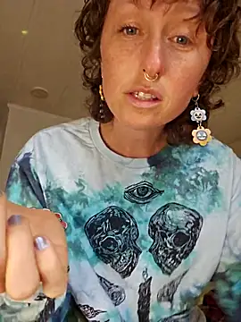 Snapshot of mossy_kiss chatting on October 13, 2025, 5:25 pm mossy kiss online show from October 13, 2025, 5:25 pm