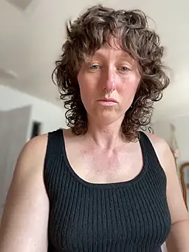 mossy kiss online show from March 15, 2026, 4:47 pm