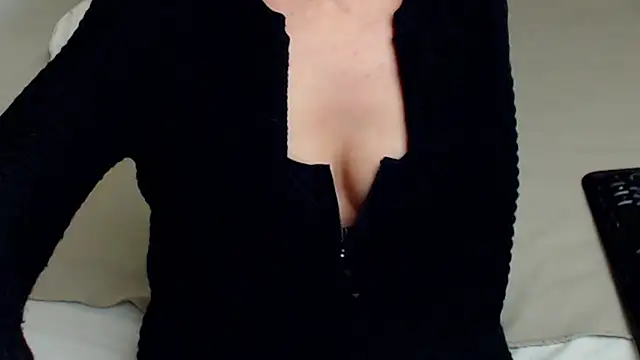 Snapshot of AylyneRichards chatting on October 16, 2025, 4:54 am AylyneRichards online show from October 16, 2025, 4:54 am