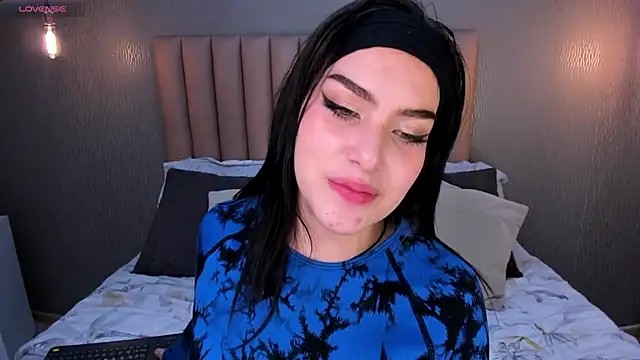 Alexa Thaylor  online show from March 20, 2025, 2:32 pm