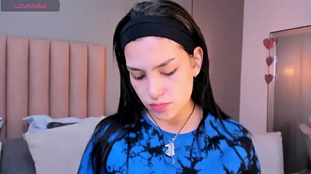 Alexa Thaylor  online show from March 19, 2025, 2:46 pm