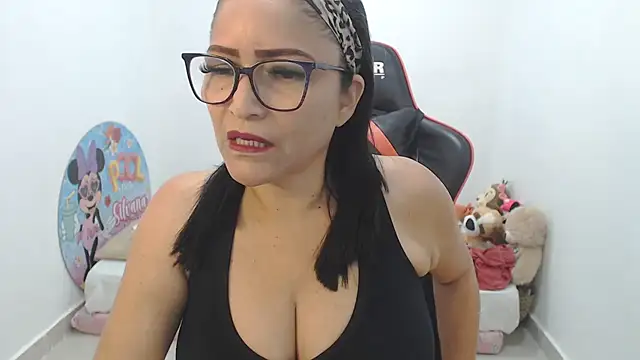 Valentina lara01 online show from December 20, 2025, 5:32 am