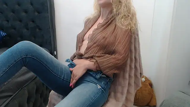 Snapshot of mesexylady34 chatting on July 3, 2026, 3:18 pm mesexylady34 online show from July 3, 2026, 3:18 pm