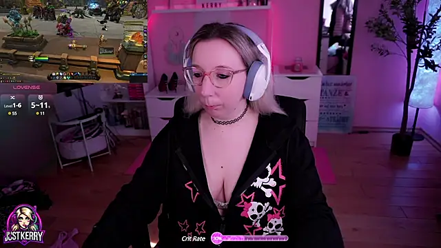 Snapshot of JustKerry chatting on March 4, 2025, 8:57 am JustKerry online show from March 4, 2025, 8:57 am