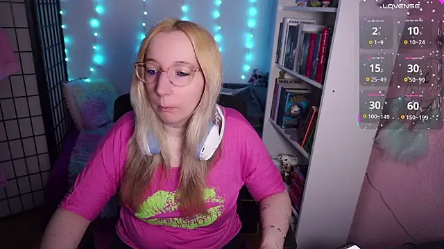 Snapshot of JustKerry chatting on October 16, 2025, 8:11 am JustKerry online show from October 16, 2025, 8:11 am