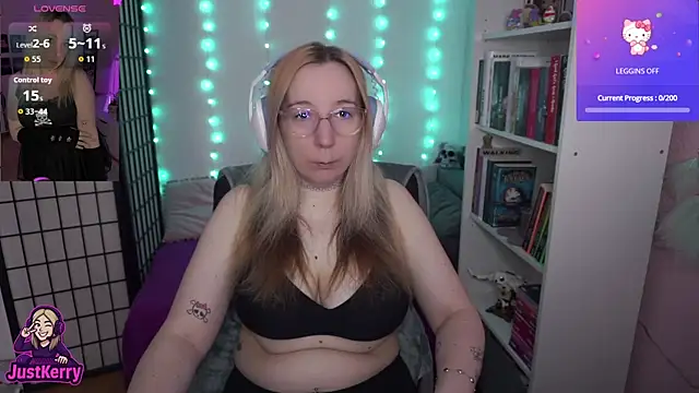 Snapshot of JustKerry chatting on September 29, 2025, 7:37 am JustKerry online show from September 29, 2025, 7:37 am