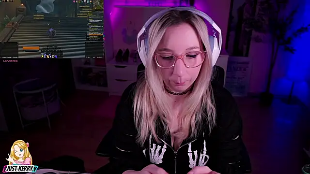 Snapshot of JustKerry chatting on February 6, 2025, 9:43 am JustKerry online show from February 6, 2025, 9:43 am