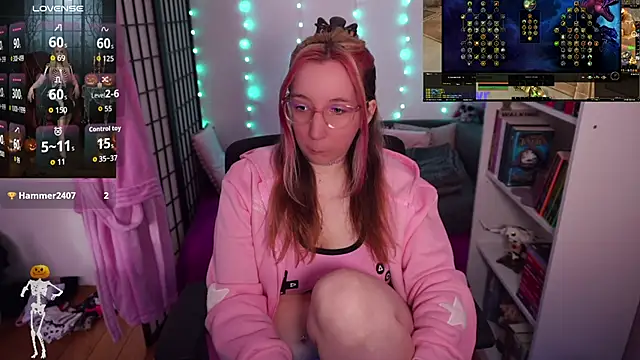 Snapshot of JustKerry chatting on October 23, 2025, 8:35 am JustKerry online show from October 23, 2025, 8:35 am