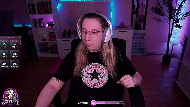 Snapshot of JustKerry chatting on March 17, 2025, 12:25 pm JustKerry online show from March 17, 2025, 12:25 pm