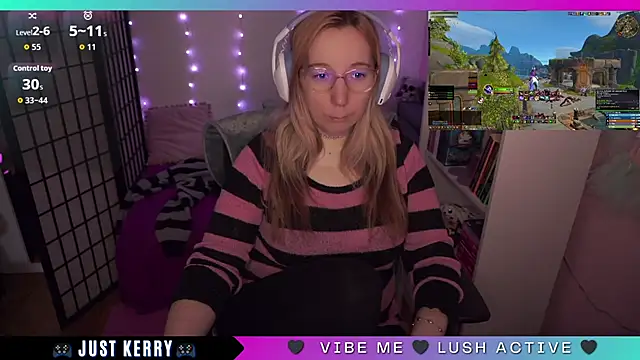 Snapshot of JustKerry chatting on September 18, 2025, 8:17 am JustKerry online show from September 18, 2025, 8:17 am