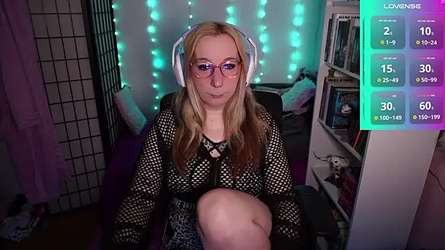 Snapshot of JustKerry chatting on October 21, 2025, 8:14 am JustKerry online show from October 21, 2025, 8:14 am