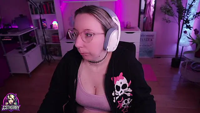 Snapshot of JustKerry chatting on March 20, 2025, 8:53 am JustKerry online show from March 20, 2025, 8:53 am