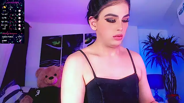 Sophiesweet5 online show from November 18, 2025, 2:20 pm