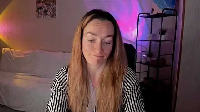 RebeccaMartinez online show from December 14, 2025, 8:09 am