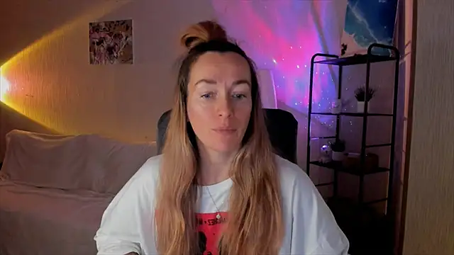 RebeccaMartinez online show from December 19, 2025, 10:17 am