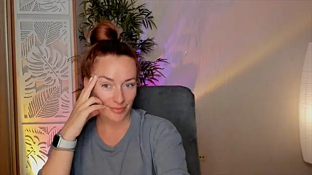 Snapshot of RebeccaMartinez chatting on May 22, 2026, 12:14 pm RebeccaMartinez online show from May 22, 2026, 12:14 pm
